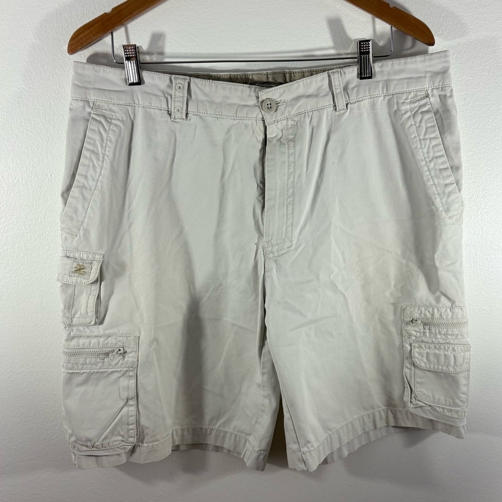 Izod Men's Light Gray Cargo Shorts